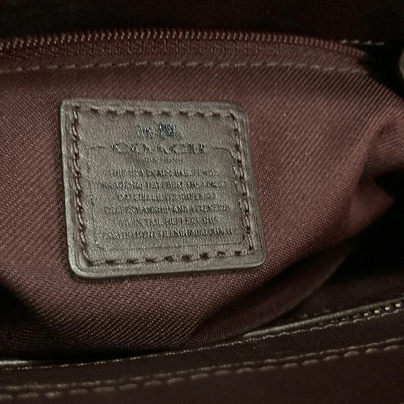 Coach Swagger without crossbody strap and a slight lean - Picture 12 of 14